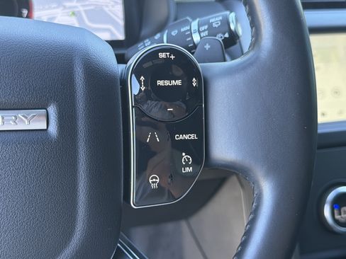 Used 2020 Land Rover Discovery Landmark AWD/4WD image 31