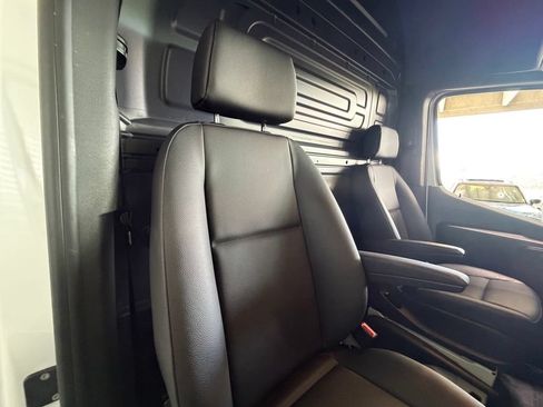 Used 2025 Mercedes-Benz Sprinter 2500 image 33