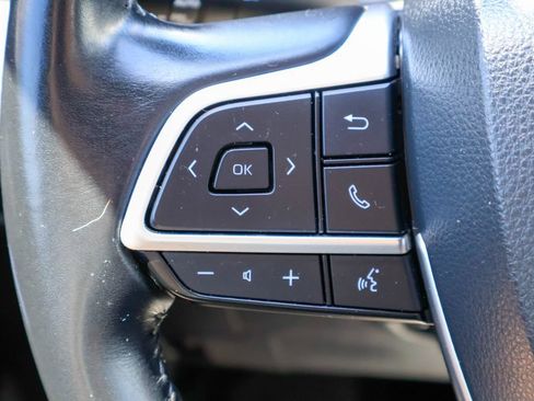 Used 2023 Toyota Highlander XLE AWD/4WD image 16
