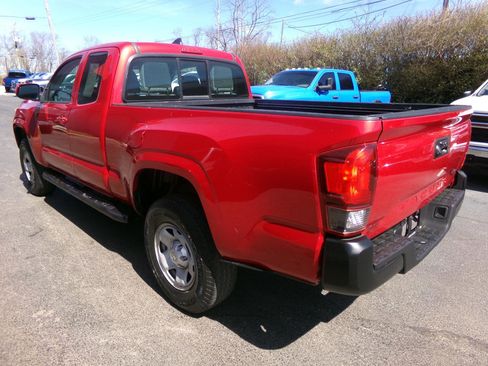 Used 2018 Toyota Tacoma SR w/ SR Convenience Package image 5