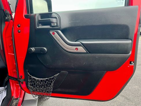 Used 2015 Jeep Wrangler Sport image 28