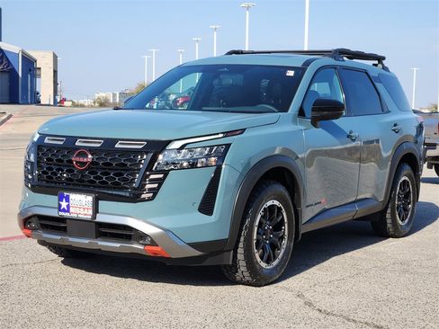 New 2026 Nissan Pathfinder SV image 2