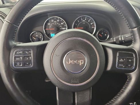 Used 2016 Jeep Wrangler Unlimited Rubicon w/ Connectivity Group AWD/4WD image 12