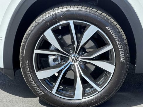 Used 2025 Volkswagen Atlas SEL Premium R-Line AWD/4WD image 55