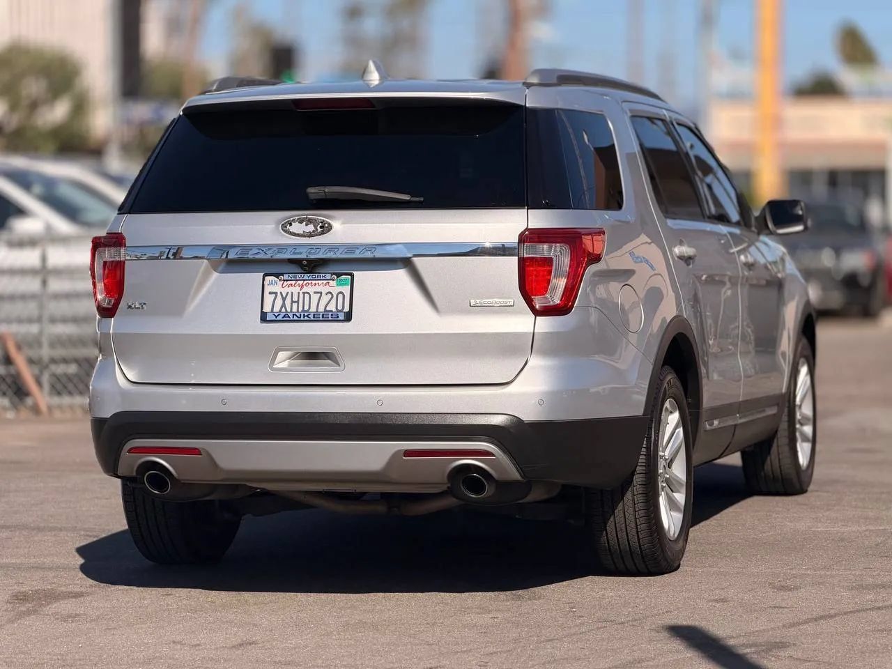 Used 2017 Ford Explorer XLT FWD image 17