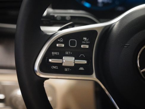 Used 2023 Mercedes-Benz GLS 580 4MATIC image 17