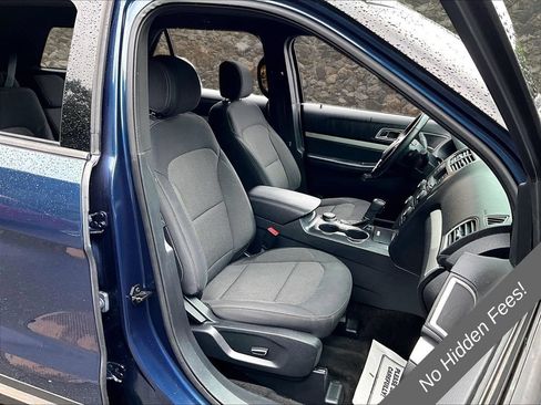Used 2017 Ford Explorer XLT AWD/4WD image 6