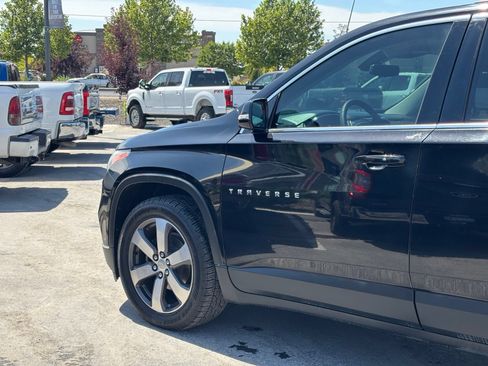 Used 2019 Chevrolet Traverse LT w/ LT Premium Package AWD/4WD image 6