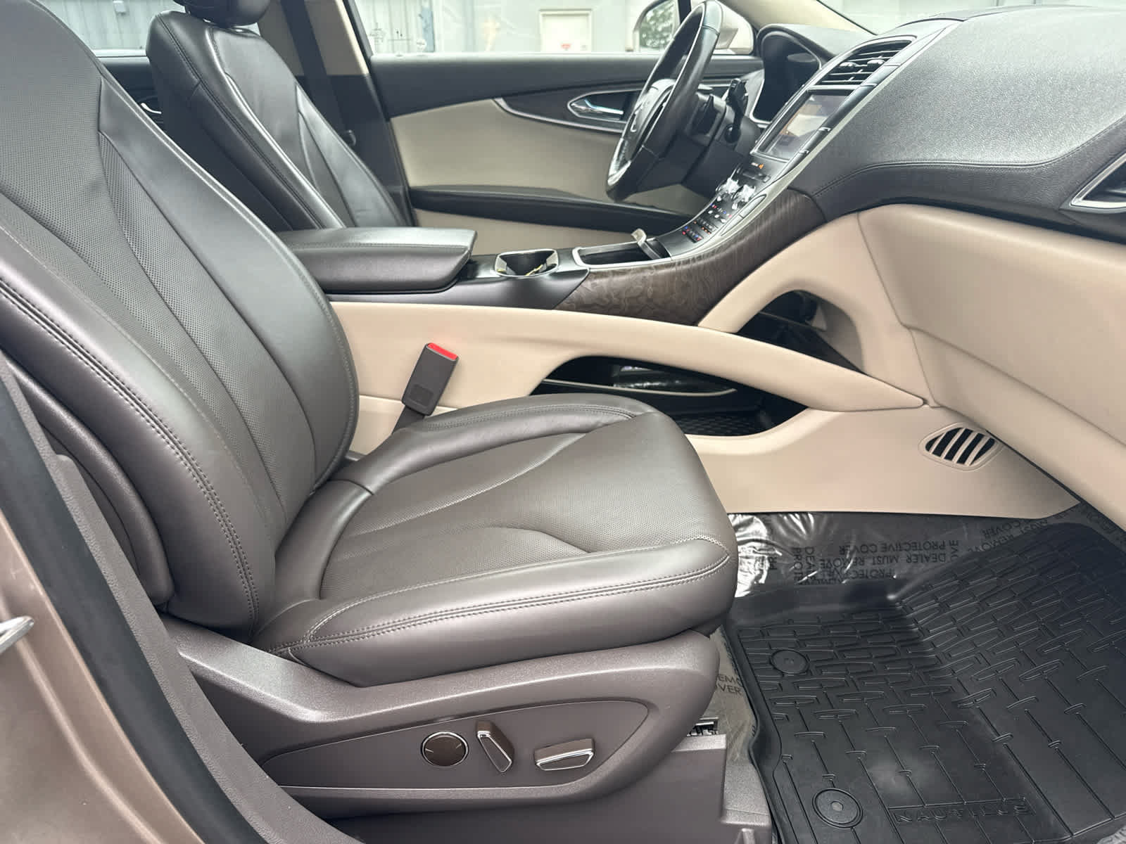 Used 2020 Lincoln Nautilus Reserve AWD/4WD image 12