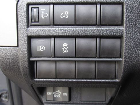 Certified 2024 Toyota Tacoma TRD Off-Road AWD/4WD image 33