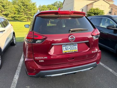 Used 2018 Nissan Rogue SV AWD/4WD image 9