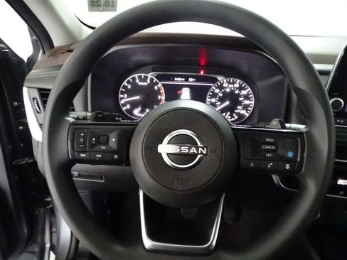 Used 2023 Nissan Rogue SV AWD/4WD image 6