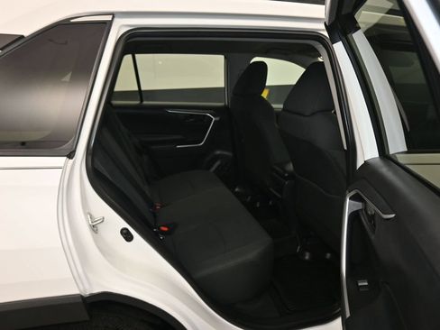 Used 2019 Toyota RAV4 LE FWD image 34