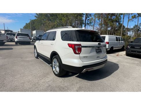 Used 2016 Ford Explorer XLT w/ Equipment Group 202A image 7