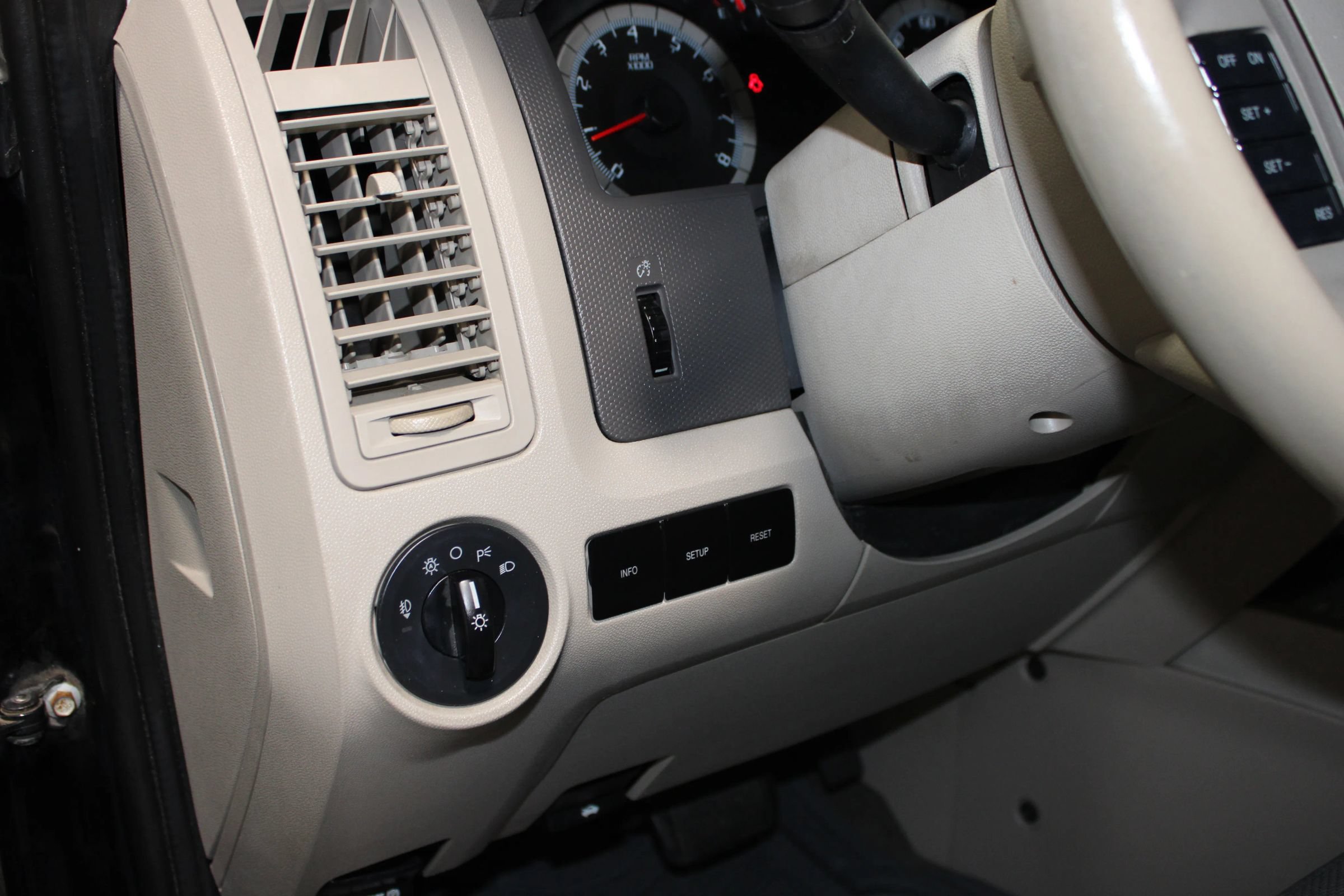Used 2009 Ford Escape XLT FWD image 19