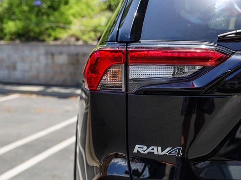 Certified 2024 Toyota RAV4 LE AWD/4WD image 7
