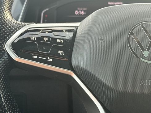 Used 2022 Volkswagen Tiguan SEL R-Line image 21