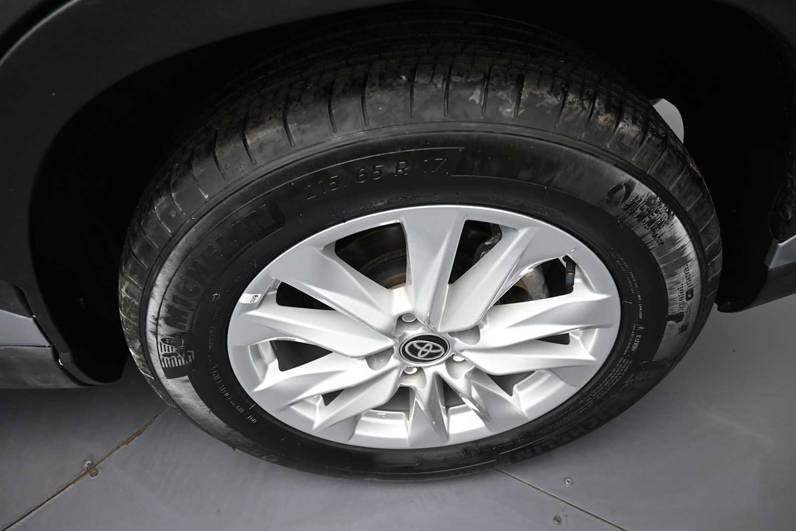 Certified 2024 Toyota Corolla Cross LE w/ Moonroof Package AWD/4WD image 14