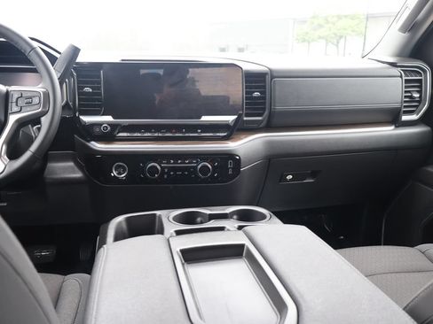 Used 2024 Chevrolet Silverado 1500 LT AWD/4WD image 31