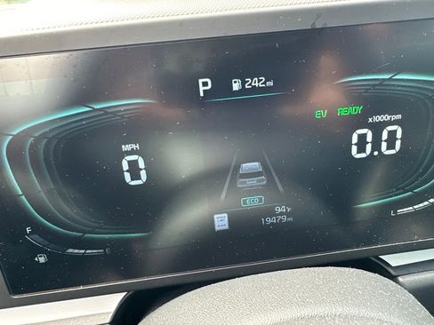 Used 2025 Kia Niro LX FWD image 9