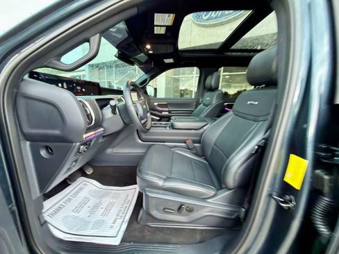 Used 2025 Ford Expedition Max Platinum w/ Stealth Appearance Package AWD/4WD image 31