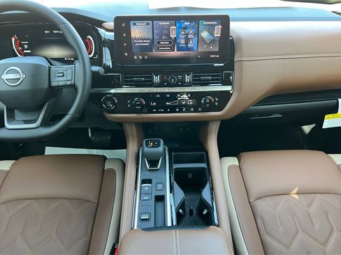 New 2026 Nissan Pathfinder Platinum image 3