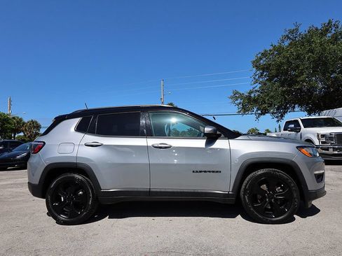 Used 2021 Jeep Compass Latitude FWD image 3