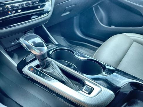 Certified 2025 Buick Envista Avenir FWD image 15