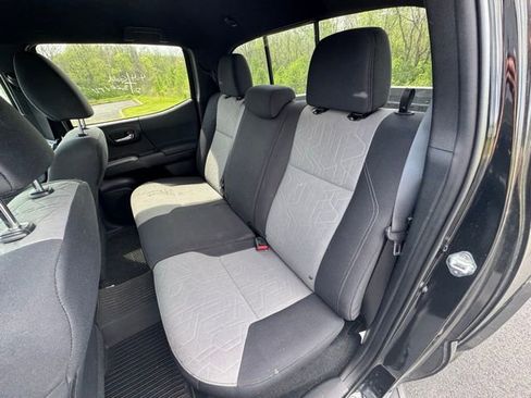 Used 2021 Toyota Tacoma TRD Sport image 12