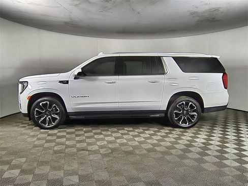 Certified 2022 GMC Yukon XL SLE w/ Gmc Pro Safety Plus Package image 5