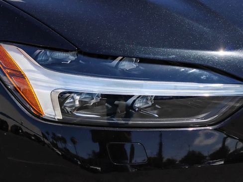 Used 2023 Volvo XC60 B5 Plus w/ Protection Package Premier FWD image 4