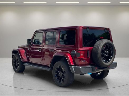 Used 2022 Jeep Wrangler Unlimited Sahara AWD/4WD image 3