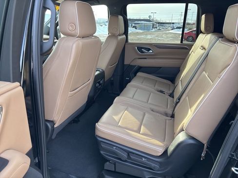 Used 2024 Chevrolet Suburban Premier image 24