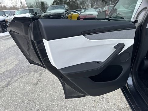 Used 2026 Tesla Model Y Long Range image 30