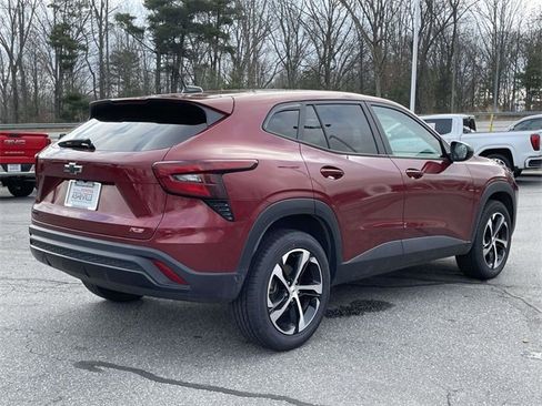 Used 2024 Chevrolet Trax RS w/ Driver Confidence Package image 5