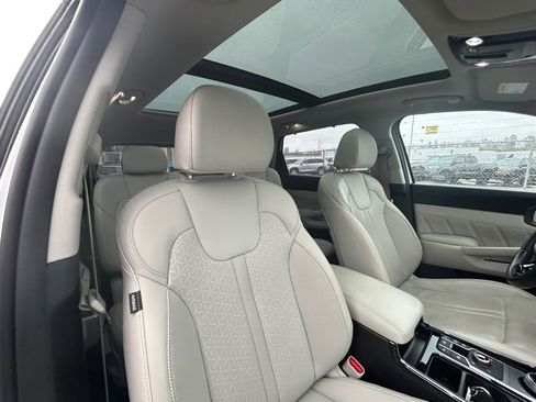 Used 2023 Kia Sorento SX Prestige w/ Panoramic Sunroof Package AWD/4WD image 28