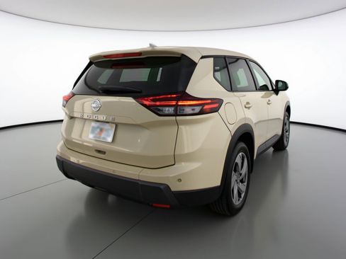 Used 2025 Nissan Rogue SV image 9