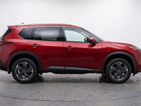 Used 2025 Nissan Rogue SV FWD image 11