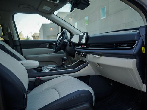New 2026 Kia Carnival EX image 11