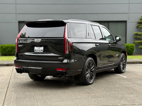 Used 2024 Cadillac Escalade V w/ LPO, ONYX Package AWD/4WD image 3