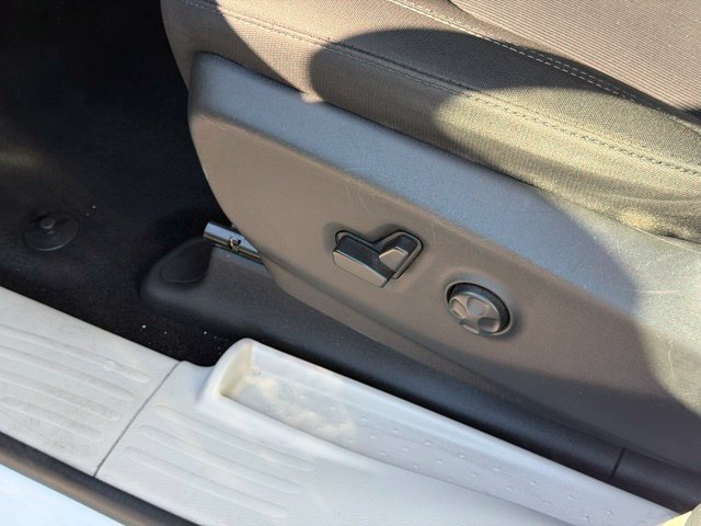 Used 2023 Chrysler Voyager LX FWD image 21