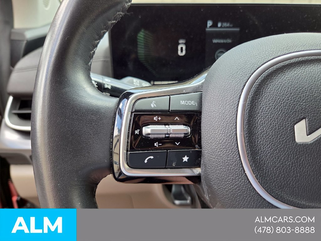 Used 2025 Kia Carnival FWD image 19