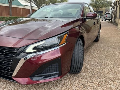 Used 2023 Nissan Altima 2.5 SV image 3