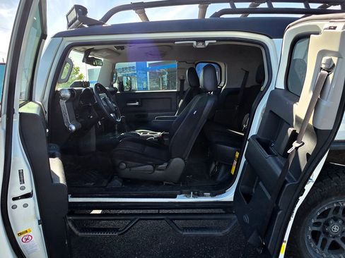 Used 2014 Toyota FJ Cruiser 4WD w/ Convenience Package image 23