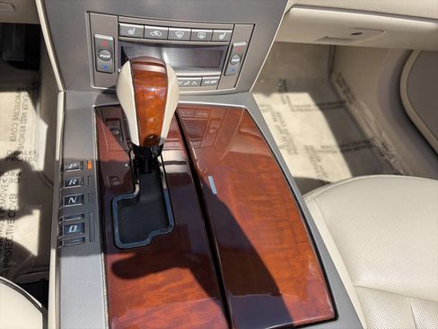 Used 2005 Cadillac XLR RWD image 38