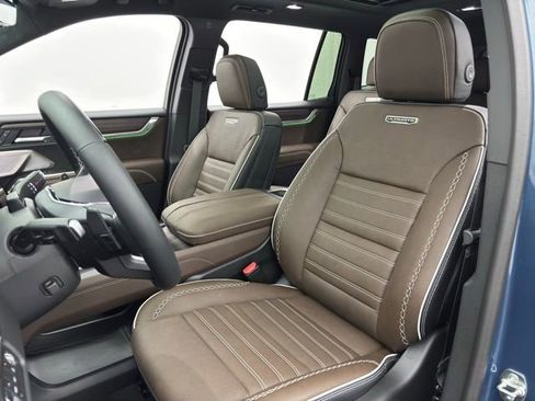 New 2026 GMC Acadia Denali Ultimate w/ LPO, Floor Liner Package AWD/4WD image 20