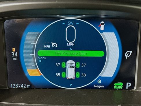 Used 2017 Chevrolet Bolt LT FWD image 18
