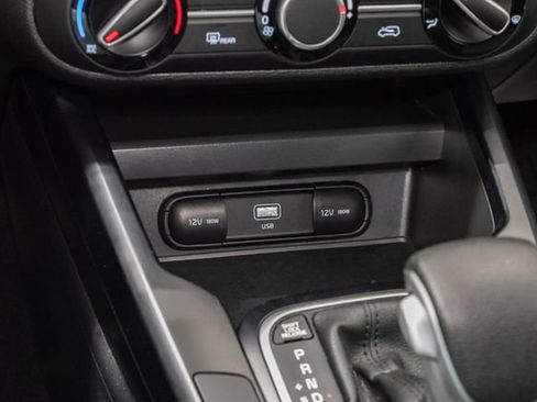 Used 2025 Kia Soul LX w/ LX Technology Package FWD image 18