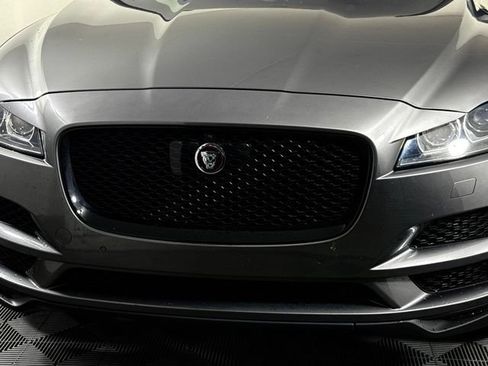 Used 2019 Jaguar F-PACE Prestige AWD/4WD image 12