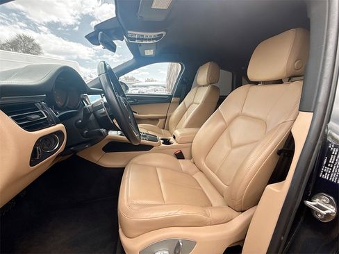 Used 2021 Porsche Macan image 23
